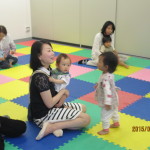 紙芝居やペープサートを見てにっこり(*^^)v