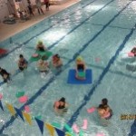 ベビースイミング(ビート板積み競争)