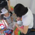 遊びに夢中の子ども達の元へ行って練習～！