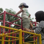 ママと一緒にだったら安心して1番上まで行けちゃった!