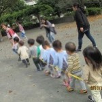 黄色のゴムロープを上手に握って、出発進行～♪