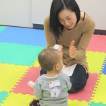 ママのお歌、笑顔が嬉しいね