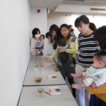 実際に指で触ってもOK！ こんなに簡単なの～という声も。