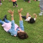 芝生の上でゴロン!気持ち良い~!