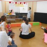 大きな卵からかいじゅうさんが生まれました