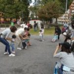 1人、2人、3人の良い子♪ ママに抱っこしてもらって楽しい!