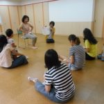 あたま・かた・ひざ・ポン!で身体の部位を覚えます